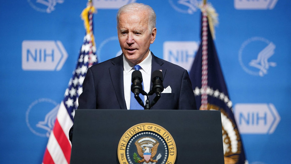 Omicron: In the wake of the latest Omicron cases, Biden tightens travel restrictions