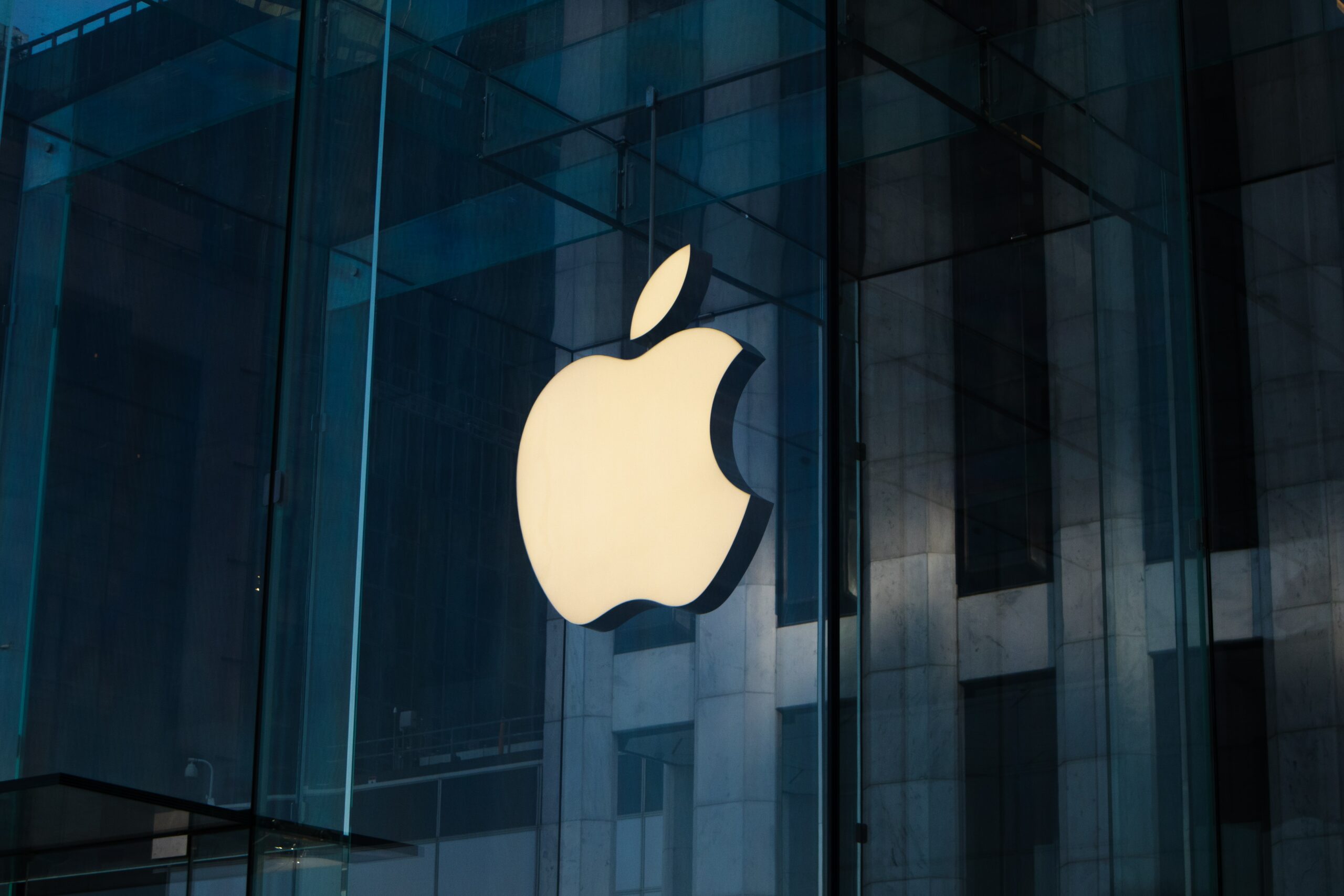 Apple employees are attempting to form the first union at a store in US