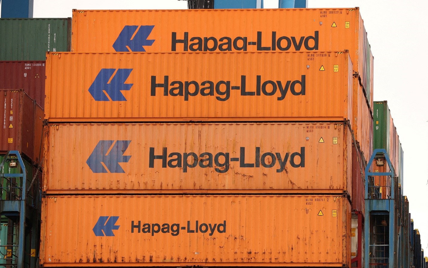 Hapag-Lloyd Maintains Avoidance of the Suez Canal, Citing Ongoing Security Risks