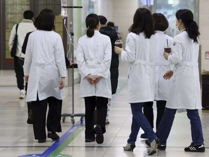 Medical Trainees in South Korea Protest Surge in Medical School Admissions
