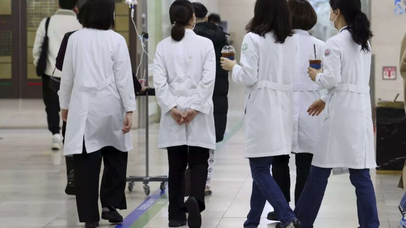 Medical Trainees in South Korea Protest Surge in Medical School Admissions