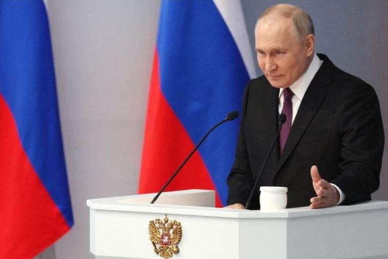 Putin Warns Against Western Troop Deployment in Ukraine